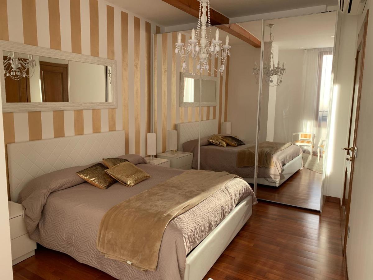 Palazzo Teatro Vecchio-Holiday Suites Salò Zewnętrze zdjęcie