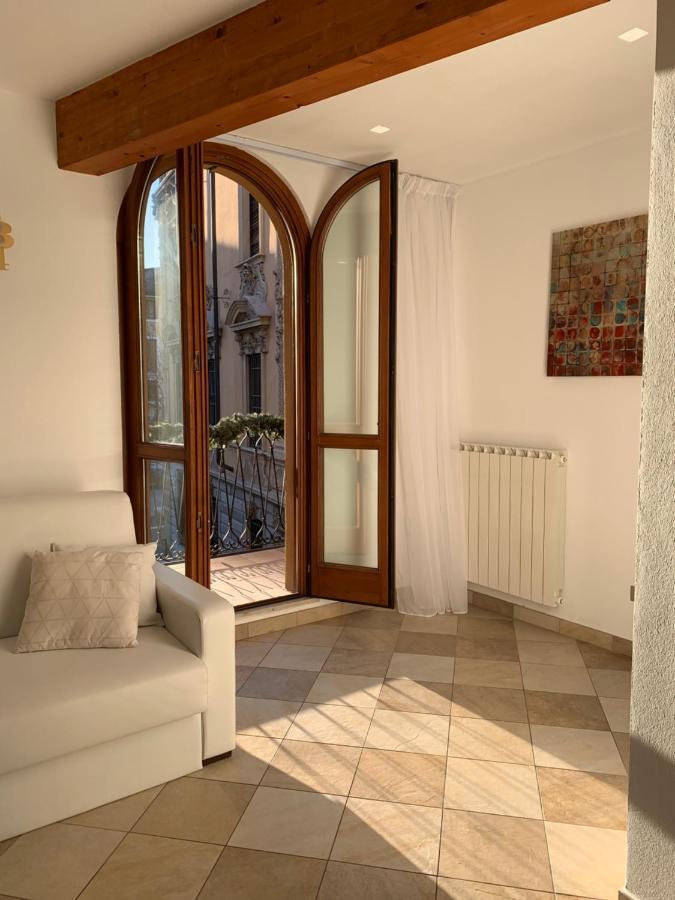 Palazzo Teatro Vecchio-Holiday Suites Salò Zewnętrze zdjęcie