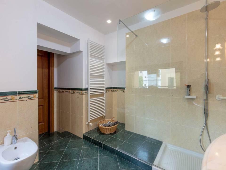 Palazzo Teatro Vecchio-Holiday Suites Salò Zewnętrze zdjęcie