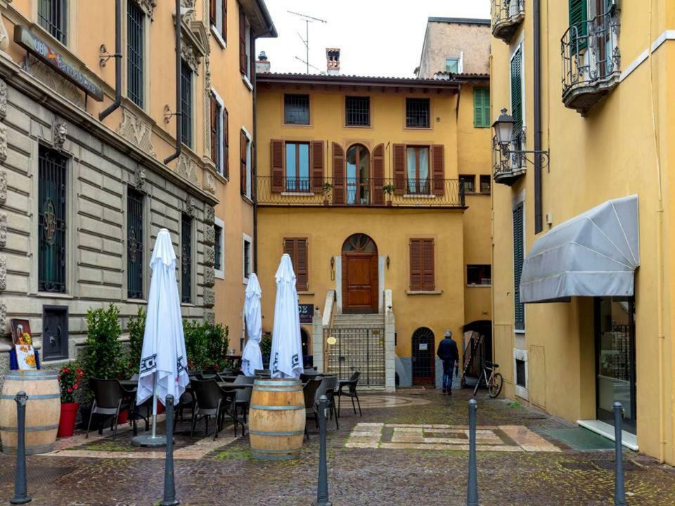 Palazzo Teatro Vecchio-Holiday Suites Salò Zewnętrze zdjęcie