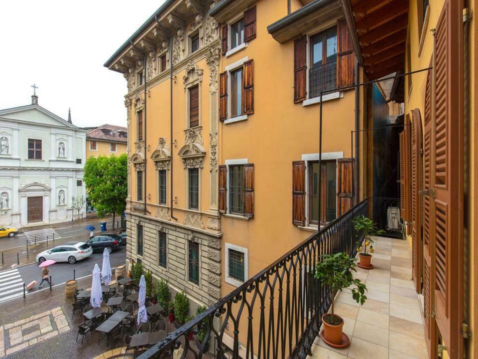 Palazzo Teatro Vecchio-Holiday Suites Salò Zewnętrze zdjęcie