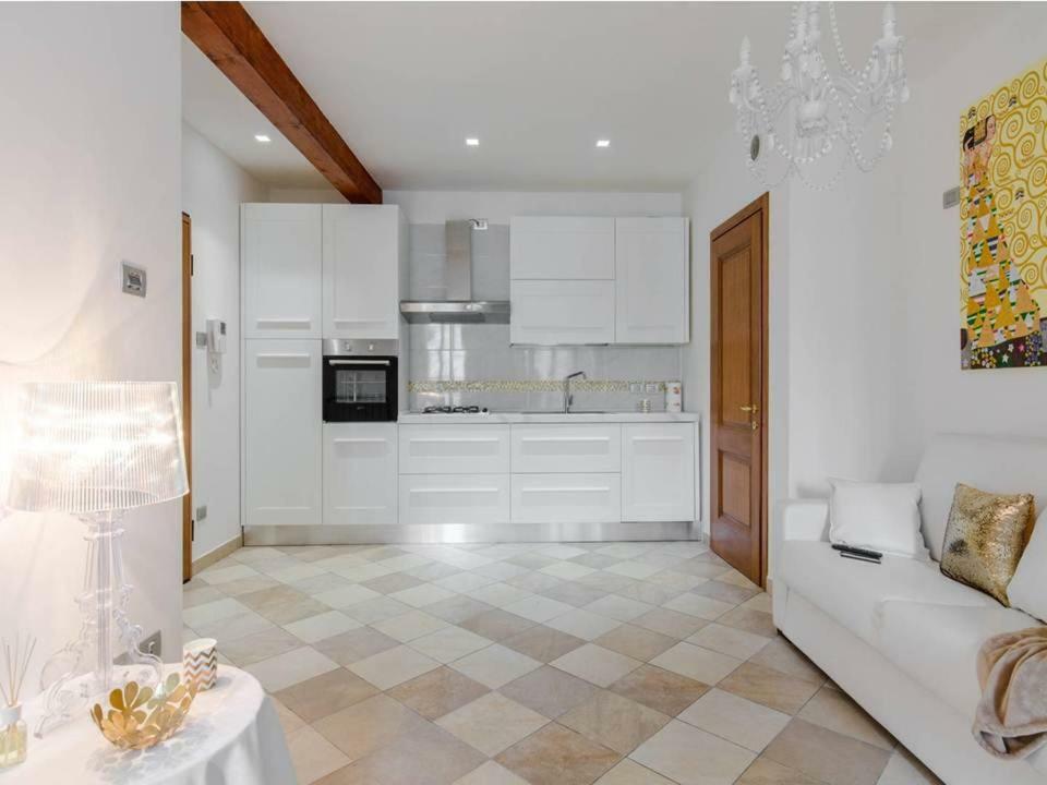 Palazzo Teatro Vecchio-Holiday Suites Salò Zewnętrze zdjęcie