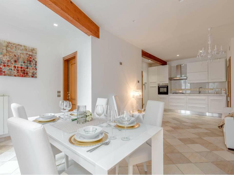 Palazzo Teatro Vecchio-Holiday Suites Salò Zewnętrze zdjęcie