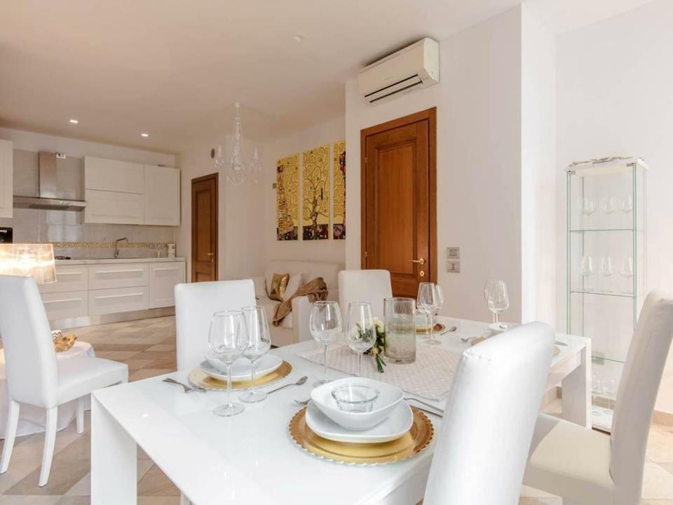 Palazzo Teatro Vecchio-Holiday Suites Salò Zewnętrze zdjęcie
