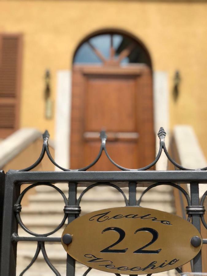 Palazzo Teatro Vecchio-Holiday Suites Salò Zewnętrze zdjęcie