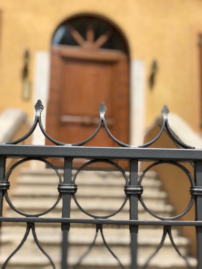 Palazzo Teatro Vecchio-Holiday Suites Salò Zewnętrze zdjęcie